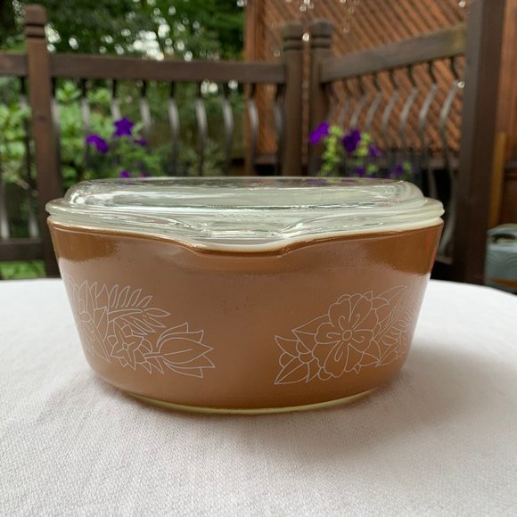 Vtg Pyrex Woodland Pattern (White on Light Brown) Casserole Dish #472-B - 1.5 Pt - Picture 3 of 15